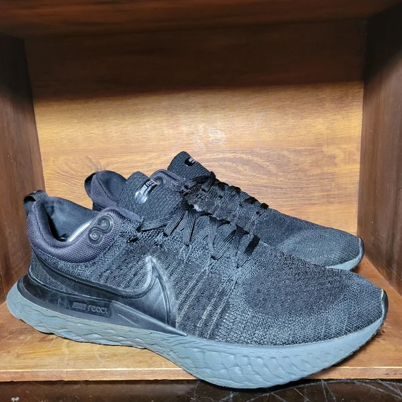 Nike React Infinity Flyknit Athletic Sneaker 13 - Picture 2 of 4